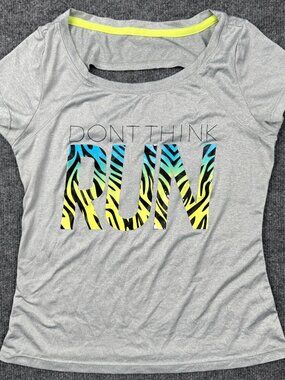 Women's Activewear T-Shirt Gray "DON'T THINK RUN" Size S/M Missing Size Tag